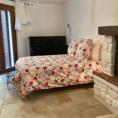 Le Colostre T2 Saint-Martin-de-Bromes Екстер'єр фото